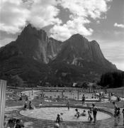 Lido Kastelruth-Seis (Positivo) di Foto Elisabeth Fuchs-Hauffen, Überlingen/Bodensee,Fuchs-Hauffen, Elisabeth (1971/07/01 - 1971/07/31)