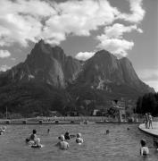 Lido Kastelruth-Seis (Positivo) di Foto Elisabeth Fuchs-Hauffen, Überlingen/Bodensee,Fuchs-Hauffen, Elisabeth (1971/07/01 - 1971/07/31)