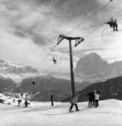 Skifahrer (Positivo) di Foto Elisabeth Fuchs-Hauffen, Überlingen/Bodensee,Fuchs-Hauffen, Elisabeth (1971/03/01 - 1971/03/31)