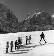 Wintersport: Skifahren (Positivo) di Foto Elisabeth Fuchs-Hauffen, Überlingen/Bodensee,Fuchs-Hauffen, Elisabeth (1971/03/01 - 1971/03/31)