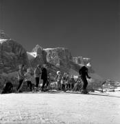 Wintersport: Skifahren (Positivo) di Foto Elisabeth Fuchs-Hauffen, Überlingen/Bodensee,Fuchs-Hauffen, Elisabeth (1971/03/01 - 1971/03/31)