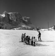 Wintersport: Skifahren (Positivo) di Foto Elisabeth Fuchs-Hauffen, Überlingen/Bodensee,Fuchs-Hauffen, Elisabeth (1971/03/01 - 1971/03/31)