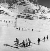 Wintersport: Skifahren (Positivo) di Foto Elisabeth Fuchs-Hauffen, Überlingen/Bodensee,Fuchs-Hauffen, Elisabeth (1971/03/01 - 1971/03/31)