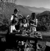 Törggelen (Positivo) di Foto Elisabeth Fuchs-Hauffen, Überlingen/Bodensee,Fuchs-Hauffen, Elisabeth (1966/10/01 - 1966/10/31)