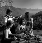 Törggelen (Positivo) di Foto Elisabeth Fuchs-Hauffen, Überlingen/Bodensee,Fuchs-Hauffen, Elisabeth (1966/10/01 - 1966/10/31)