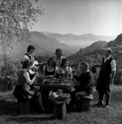 Törggelen (Positivo) di Foto Elisabeth Fuchs-Hauffen, Überlingen/Bodensee,Fuchs-Hauffen, Elisabeth (1966/10/01 - 1966/10/31)