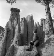 piramidi di terra (Positivo) di Foto Elisabeth Fuchs-Hauffen, Überlingen/Bodensee,Fuchs-Hauffen, Elisabeth (1973/11/01 - 1973/11/13)