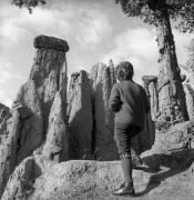 piramidi di terra (Positivo) di Foto Elisabeth Fuchs-Hauffen, Überlingen/Bodensee,Fuchs-Hauffen, Elisabeth (1973/11/01 - 1973/11/13)