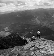 Wanderer/Ausflügler (Positivo) di Foto Elisabeth Fuchs-Hauffen, Überlingen/Bodensee,Fuchs-Hauffen, Elisabeth (1968/06/01 - 1968/06/63)