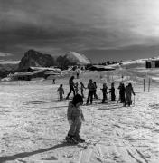 Skilehrer (Positivo) di Foto Elisabeth Fuchs-Hauffen, Überlingen/Bodensee,Fuchs-Hauffen, Elisabeth (1978/02/01 - 1978/02/28)