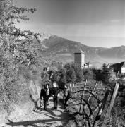 Spaziergänger (Positivo) di Foto Elisabeth Fuchs-Hauffen, Überlingen/Bodensee,Fuchs-Hauffen, Elisabeth (1973/11/01 - 1973/11/13)