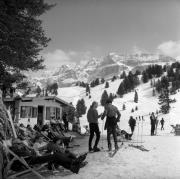 Skifahrer (Positivo) di Foto Elisabeth Fuchs-Hauffen, Überlingen/Bodensee,Fuchs-Hauffen, Elisabeth (1968/03/01 - 1968/03/31)