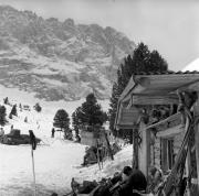 Skifahrer (Positivo) di Foto Elisabeth Fuchs-Hauffen, Überlingen/Bodensee,Fuchs-Hauffen, Elisabeth (1968/03/01 - 1968/03/31)