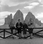 Wanderer/Ausflügler (Positivo) di Foto Elisabeth Fuchs-Hauffen, Überlingen/Bodensee,Fuchs-Hauffen, Elisabeth (1970/07/01 - 1970/07/31)