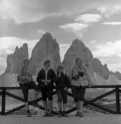 Wanderer/Ausflügler (Positivo) di Foto Elisabeth Fuchs-Hauffen, Überlingen/Bodensee,Fuchs-Hauffen, Elisabeth (1970/07/01 - 1970/07/31)