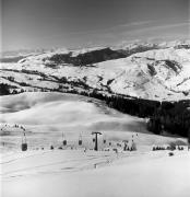 Gondellift Florianilift, Seiseralm (Positivo) di Foto Elisabeth Fuchs-Hauffen, Überlingen/Bodensee,Fuchs-Hauffen, Elisabeth (1970/03/01 - 1970/03/31)