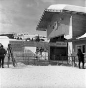 Skifahrer (Positivo) di Foto Elisabeth Fuchs-Hauffen, Überlingen/Bodensee,Fuchs-Hauffen, Elisabeth (1970/03/01 - 1970/03/31)