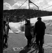 Skifahrer (Positivo) di Foto Elisabeth Fuchs-Hauffen, Überlingen/Bodensee,Fuchs-Hauffen, Elisabeth (1970/03/01 - 1970/03/31)