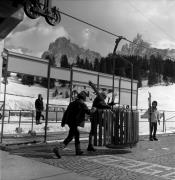 Skifahrer (Positivo) di Foto Elisabeth Fuchs-Hauffen, Überlingen/Bodensee,Fuchs-Hauffen, Elisabeth (1970/03/01 - 1970/03/31)