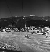 Skifahrer (Positivo) di Foto Elisabeth Fuchs-Hauffen, Überlingen/Bodensee,Fuchs-Hauffen, Elisabeth (1978/02/01 - 1978/02/28)