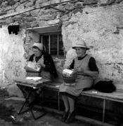 Klöppeln (Positivo) di Foto Elisabeth Fuchs-Hauffen, Überlingen/Bodensee,Fuchs-Hauffen, Elisabeth (1970/07/01 - 1970/07/31)