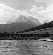 Schwimmbad: Sexten (Positivo) di Foto Elisabeth Fuchs-Hauffen, Überlingen/Bodensee,Fuchs-Hauffen, Elisabeth (1970/07/01 - 1970/07/31)