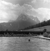 Schwimmbad: Sexten (Positivo) di Foto Elisabeth Fuchs-Hauffen, Überlingen/Bodensee,Fuchs-Hauffen, Elisabeth (1970/07/01 - 1970/07/31)