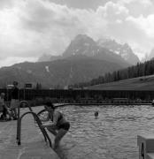 Schwimmbad: Sexten (Positivo) di Foto Elisabeth Fuchs-Hauffen, Überlingen/Bodensee,Fuchs-Hauffen, Elisabeth (1970/07/01 - 1970/07/31)