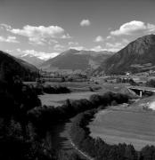 Straße: Brennerautobahn bei Sterzing (Positivo) di Foto Elisabeth Fuchs-Hauffen, Überlingen/Bodensee,Fuchs-Hauffen, Elisabeth (1972/10/01 - 1972/10/31)