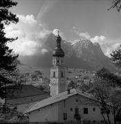 Kirche Kastelruth Pfarrkirche Hl. Peter und Paul (Positivo) di Foto Elisabeth Fuchs-Hauffen, Überlingen/Bodensee,Fuchs-Hauffen, Elisabeth (1972/05/01 - 1972/05/31)