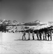 Skipisten (Positivo) di Foto Elisabeth Fuchs-Hauffen, Überlingen/Bodensee,Fuchs-Hauffen, Elisabeth (1973/02/01 - 1973/02/28)
