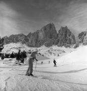 Skipisten (Positivo) di Foto Elisabeth Fuchs-Hauffen, Überlingen/Bodensee,Fuchs-Hauffen, Elisabeth (1973/02/01 - 1973/02/28)