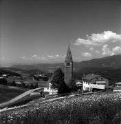 Kirche Kastelruth Seis St. Michael (Positivo) di Foto Elisabeth Fuchs-Hauffen, Überlingen/Bodensee,Fuchs-Hauffen, Elisabeth (1969/08/01 - 1969/08/31)