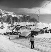 Skipisten (Positivo) di Foto Elisabeth Fuchs-Hauffen, Überlingen/Bodensee,Fuchs-Hauffen, Elisabeth (1973/02/01 - 1973/02/28)