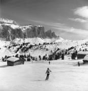 Skipisten (Positivo) di Foto Elisabeth Fuchs-Hauffen, Überlingen/Bodensee,Fuchs-Hauffen, Elisabeth (1973/02/01 - 1973/02/28)