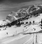 Skipisten (Positivo) di Foto Elisabeth Fuchs-Hauffen, Überlingen/Bodensee,Fuchs-Hauffen, Elisabeth (1973/02/01 - 1973/02/28)