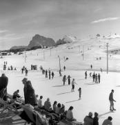 Eislaufplatz (Positivo) di Foto Elisabeth Fuchs-Hauffen, Überlingen/Bodensee,Fuchs-Hauffen, Elisabeth (1973/02/01 - 1973/02/28)