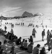Eislaufplatz (Positivo) di Foto Elisabeth Fuchs-Hauffen, Überlingen/Bodensee,Fuchs-Hauffen, Elisabeth (1973/02/01 - 1973/02/28)