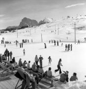 Eislaufplatz (Positivo) di Foto Elisabeth Fuchs-Hauffen, Überlingen/Bodensee,Fuchs-Hauffen, Elisabeth (1973/02/01 - 1973/02/28)