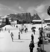 Eislaufplatz (Positivo) di Foto Elisabeth Fuchs-Hauffen, Überlingen/Bodensee,Fuchs-Hauffen, Elisabeth (1973/02/01 - 1973/02/28)