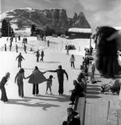 Eislaufplatz (Positivo) di Foto Elisabeth Fuchs-Hauffen, Überlingen/Bodensee,Fuchs-Hauffen, Elisabeth (1973/02/01 - 1973/02/28)