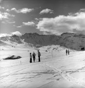 Spaziergänger (Positivo) di Foto Elisabeth Fuchs-Hauffen, Überlingen/Bodensee,Fuchs-Hauffen, Elisabeth (1973/02/01 - 1973/02/28)