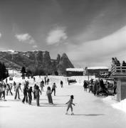 Eislaufplatz (Positivo) di Foto Elisabeth Fuchs-Hauffen, Überlingen/Bodensee,Fuchs-Hauffen, Elisabeth (1973/02/01 - 1973/02/28)