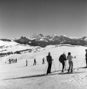 Skilehrer (Positivo) di Foto Elisabeth Fuchs-Hauffen, Überlingen/Bodensee,Fuchs-Hauffen, Elisabeth (1973/03/01 - 1973/03/31)