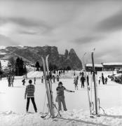 Eislaufplatz (Positivo) di Foto Elisabeth Fuchs-Hauffen, Überlingen/Bodensee,Fuchs-Hauffen, Elisabeth (1973/02/01 - 1973/02/28)
