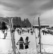 Eislaufplatz (Positivo) di Foto Elisabeth Fuchs-Hauffen, Überlingen/Bodensee,Fuchs-Hauffen, Elisabeth (1973/02/01 - 1973/02/28)