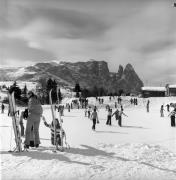 Eislaufplatz (Positivo) di Foto Elisabeth Fuchs-Hauffen, Überlingen/Bodensee,Fuchs-Hauffen, Elisabeth (1973/02/01 - 1973/02/28)