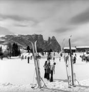 Eislaufplatz (Positivo) di Foto Elisabeth Fuchs-Hauffen, Überlingen/Bodensee,Fuchs-Hauffen, Elisabeth (1973/02/01 - 1973/02/28)
