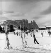 Eislaufplatz (Positivo) di Foto Elisabeth Fuchs-Hauffen, Überlingen/Bodensee,Fuchs-Hauffen, Elisabeth (1973/02/01 - 1973/02/28)