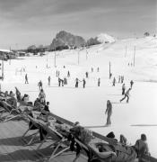 Eislaufplatz (Positivo) di Foto Elisabeth Fuchs-Hauffen, Überlingen/Bodensee,Fuchs-Hauffen, Elisabeth (1973/02/01 - 1973/02/28)